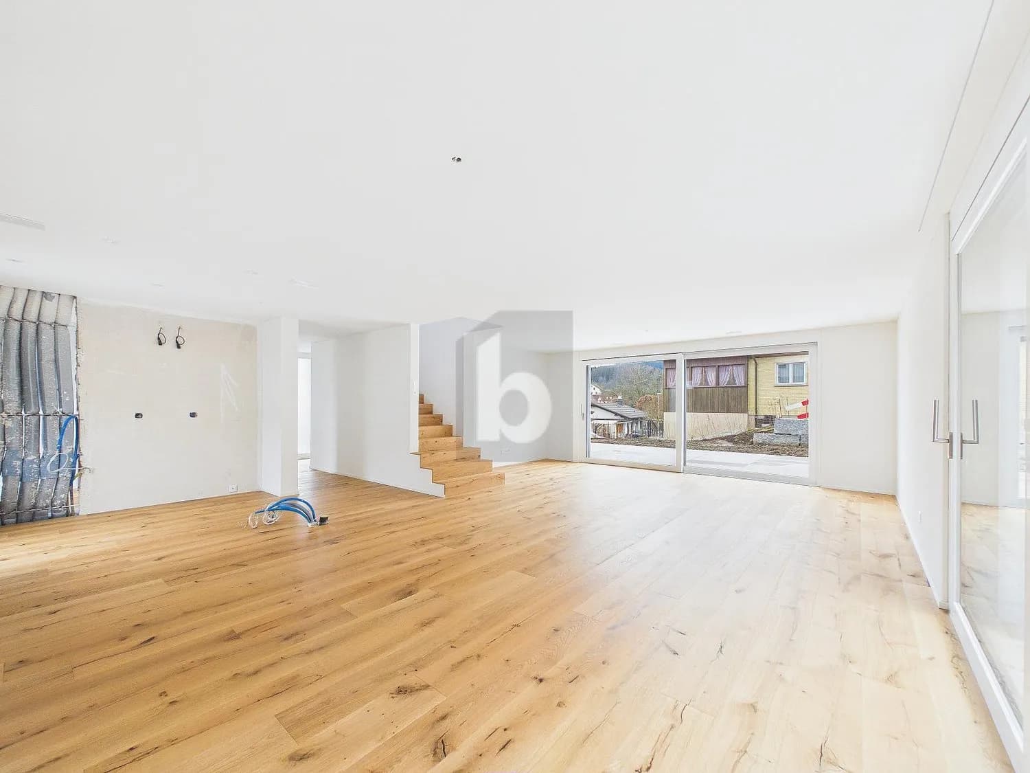 GROSSZÜGIG, HOCHWERTIG & RUHIG GELEGEN (D)