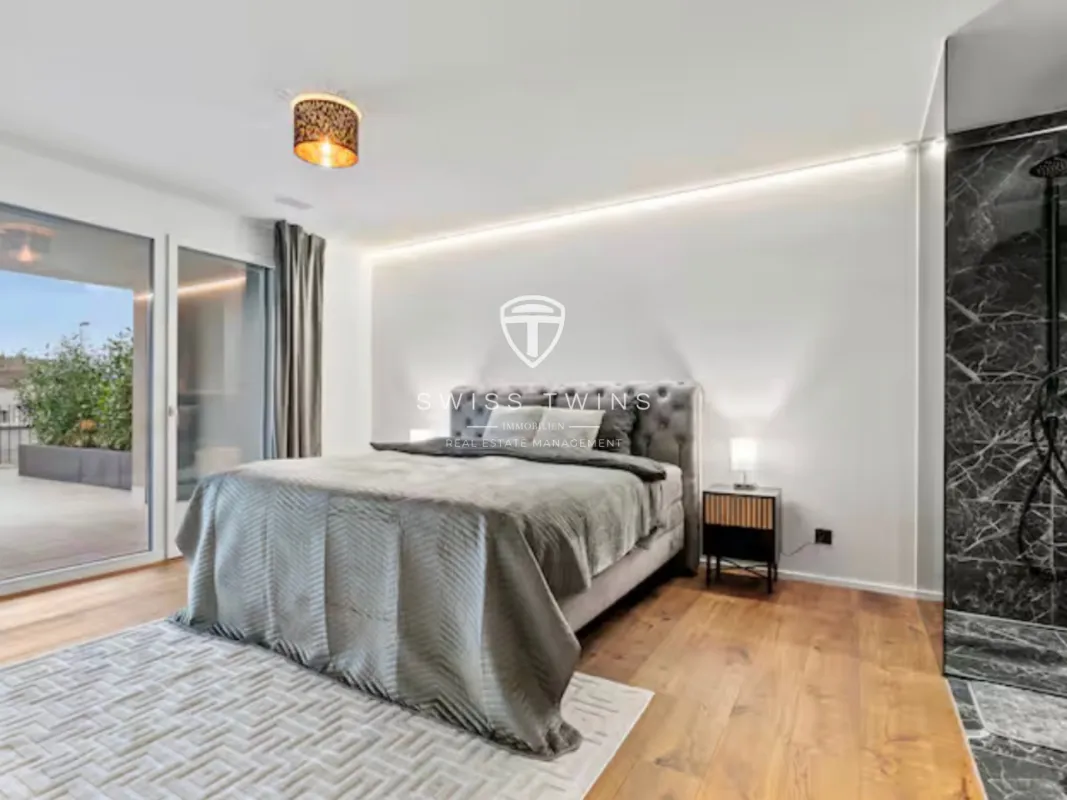 Luxuriöse 3.5-Zimmer-Terrassenwohnung mit 132m² Privat-Terrasse und traumhafter Aussicht auf Pilatus & Rigi