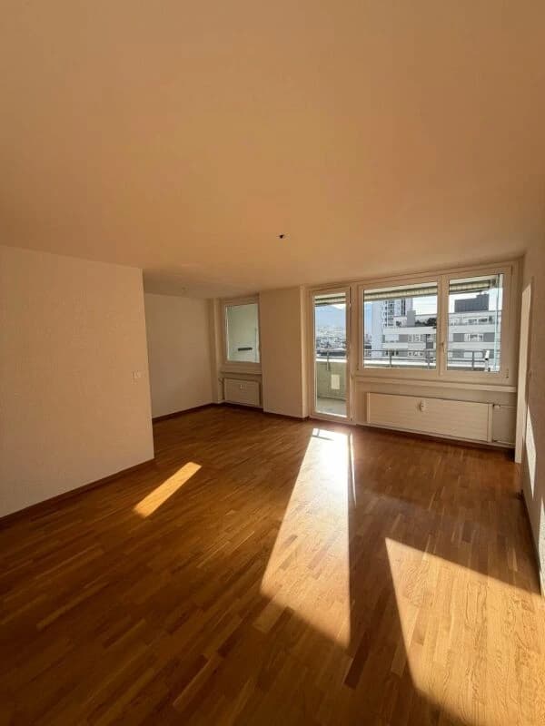 Schöne, helle 4-Zimmer-Wohnung mit Balkon & Bergsicht an zentraler Lage in Chur