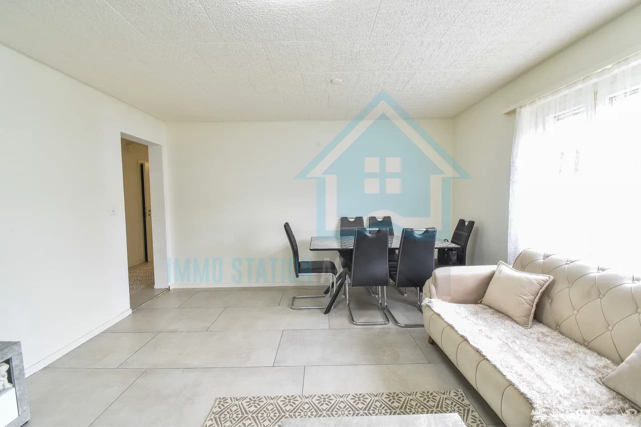 Renovierte 4-Zimmer-Wohnung mit Balkon in zentraler Lage