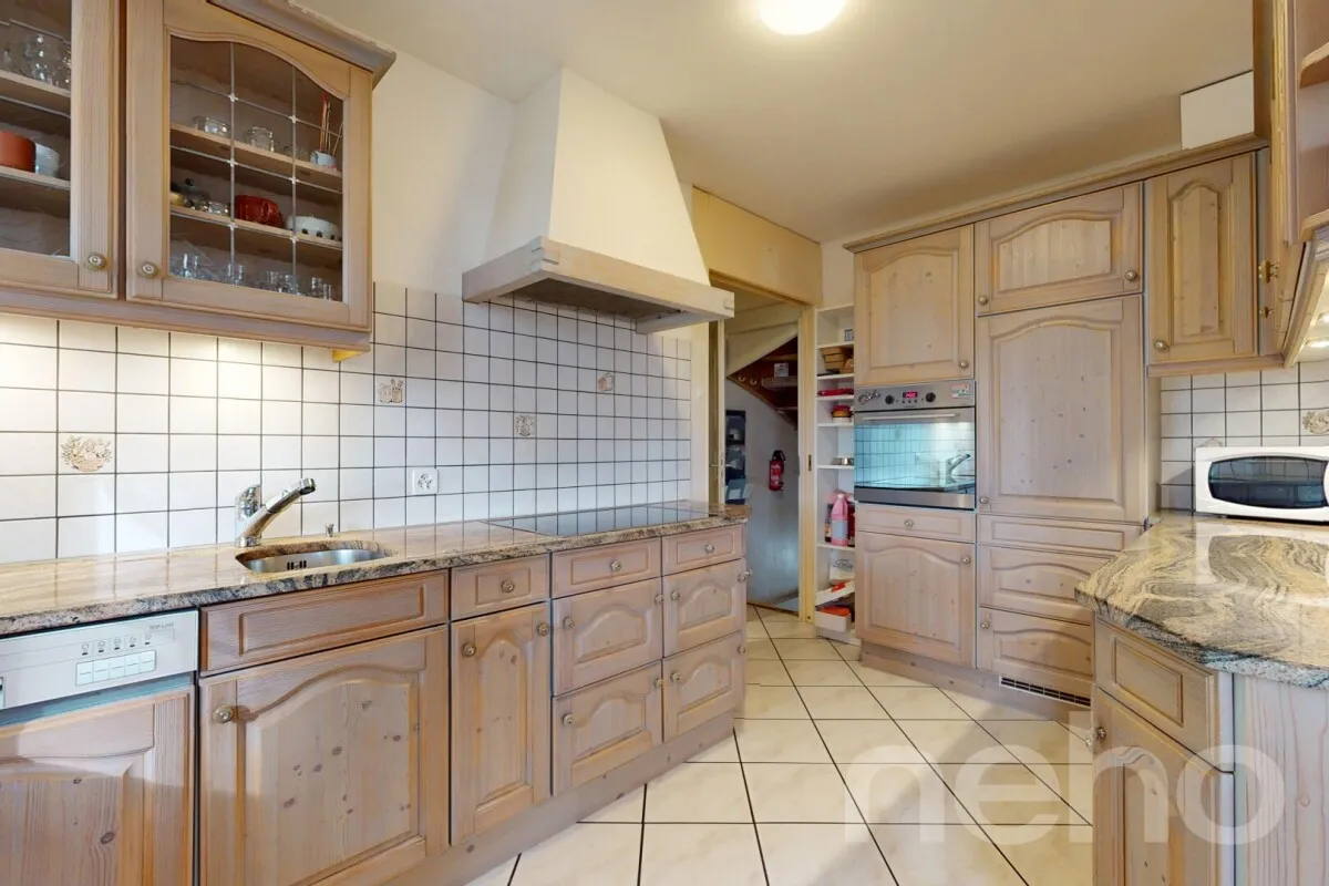 Charmante 10-Zimmer Villa mit Einliegerwohnung