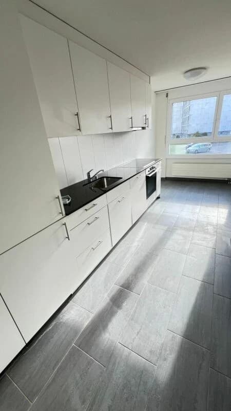 Schöne helle 3 1/2 Zimmer Wohnung