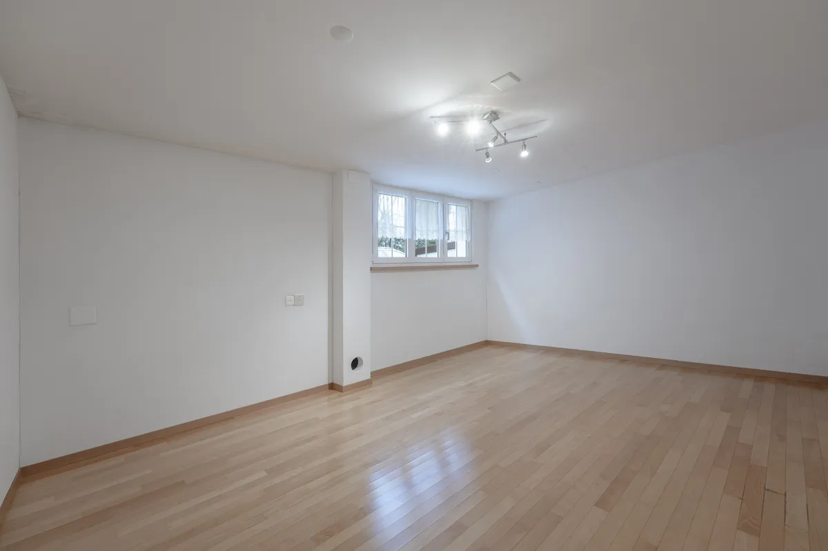 4.5-Zimmer Einfamilienhaus mit zwei Einzelgaragen