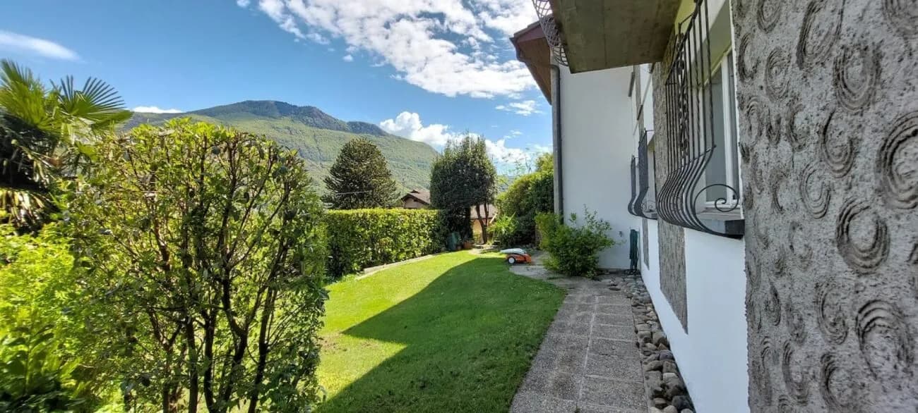 Interessantes EFH mit Lift und Grottino zu verkaufen   Vendesi interessante casa indipendente con ascensore e grottino.