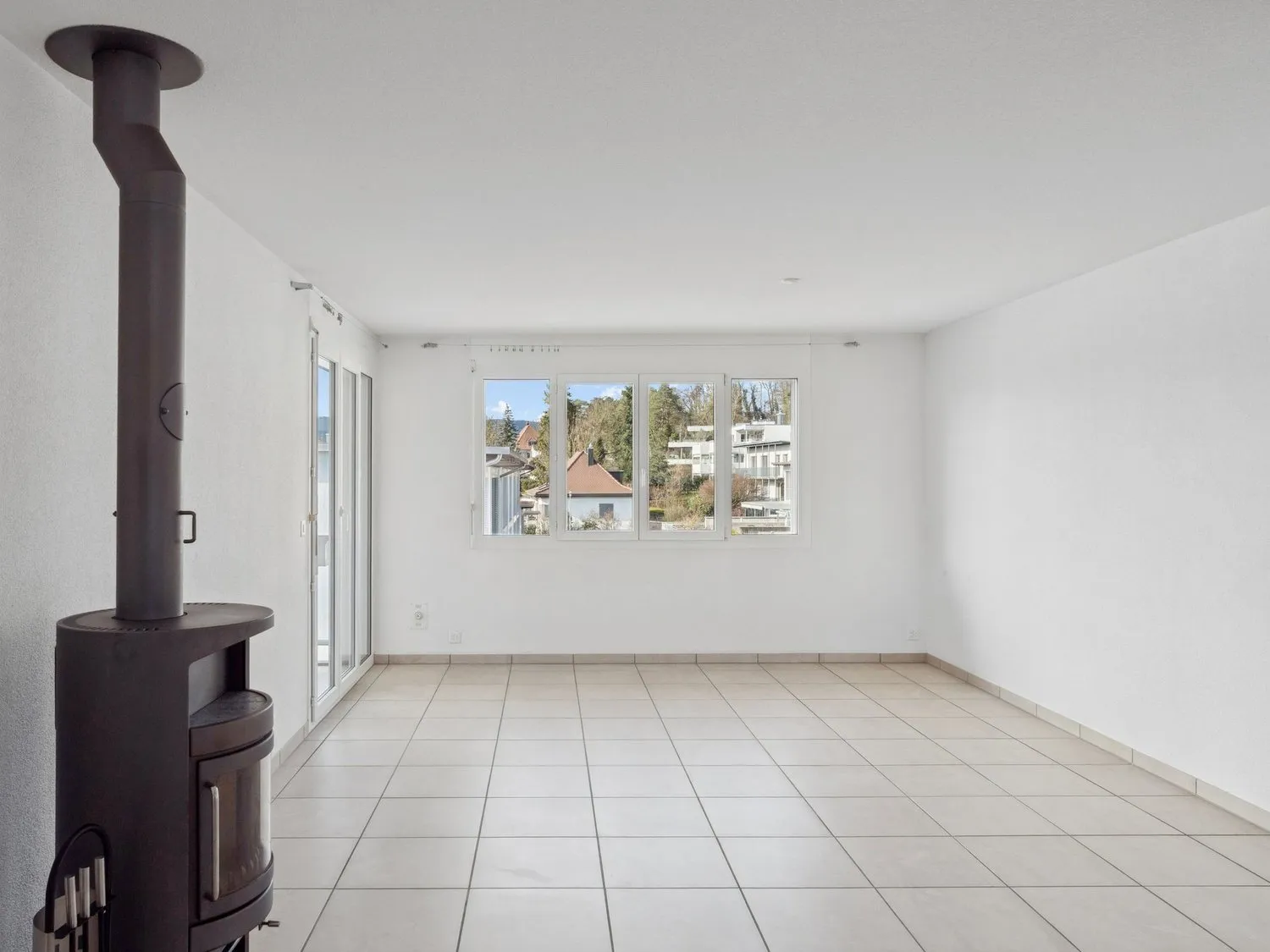 4.5-Zimmer-Wohnung mit 102 m², 15.7 m² Loggia & Schwedenofen – Wohnen mit Komfort in Lyss