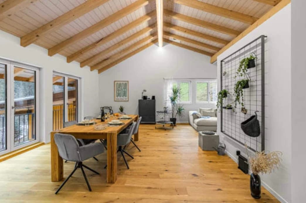 Exklusive Alleinlage mit grossem Umschwung in Goldiwil  sonnig & absolut privat