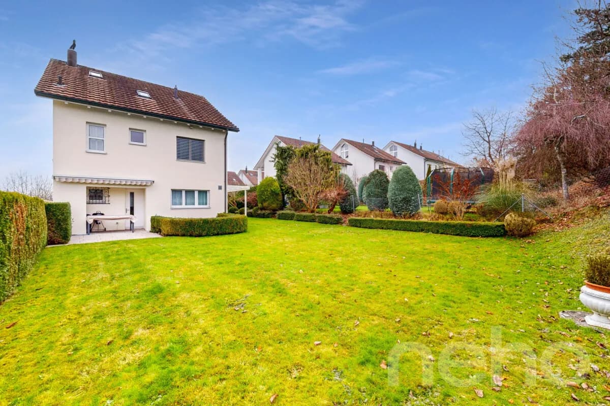 Grosszügiges Haus mit Garten, Doppelgarage und Tempo-30-Lage