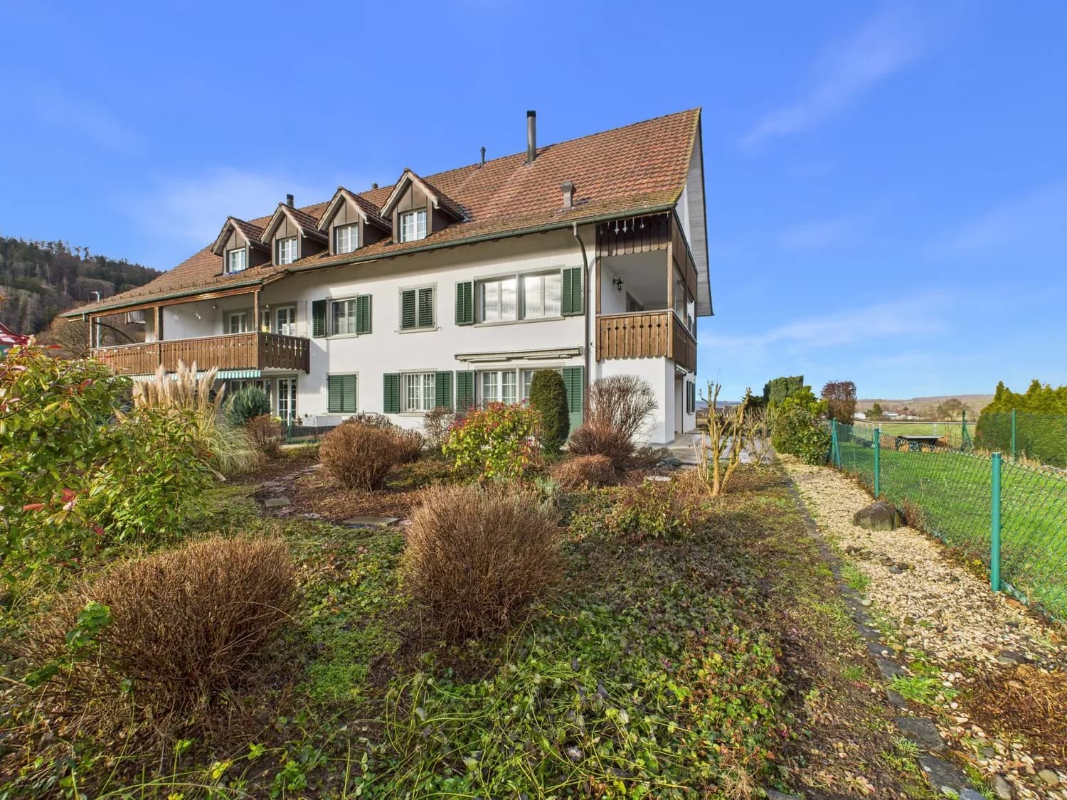 Helle 3.5-Zimmer Parterrewohnung mit grossem Garten und exzellenten Verkehrsanbindungen in die Stadt