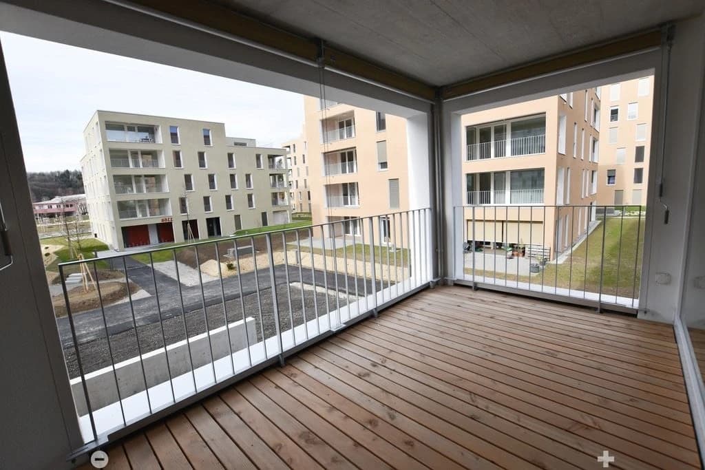 moderne 2.5-Zimmerwohnung mit Loggia zu vermieten