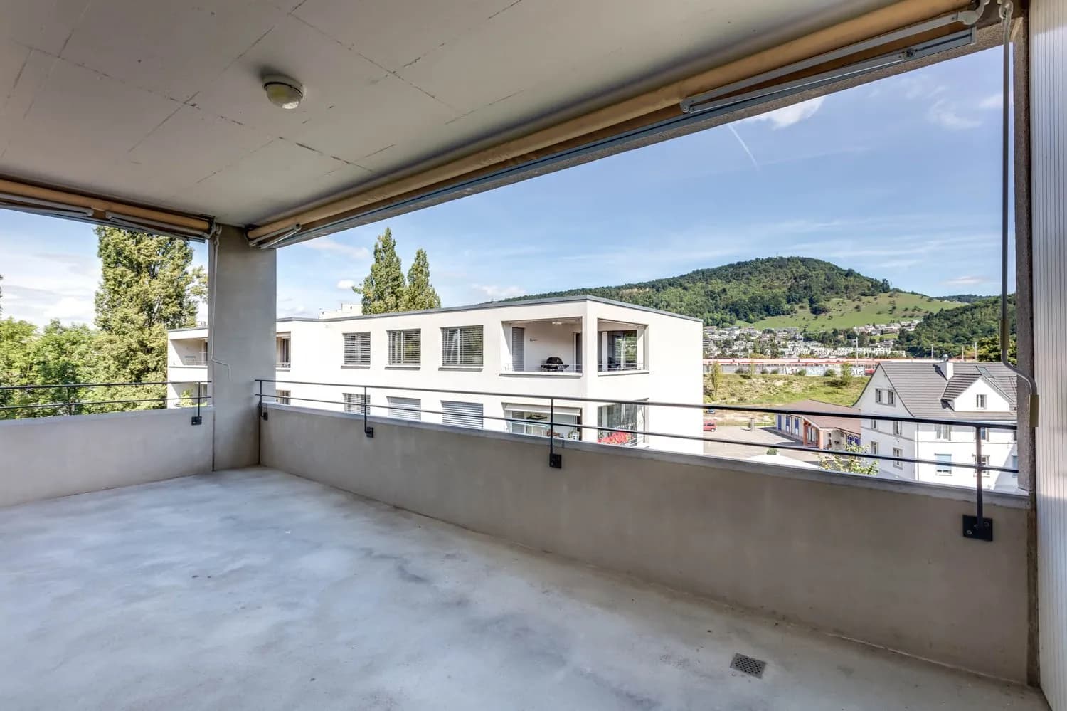 Moderne und grosszügige Wohnung (ca. 95m2) mit eigenem Waschturm