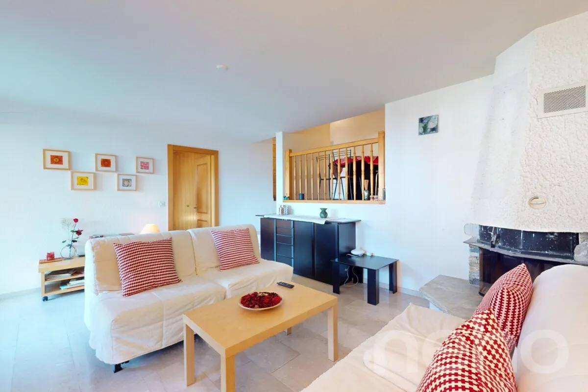 Appartement 2,5 pièces en rez-de-jardin avec piscine intérieure