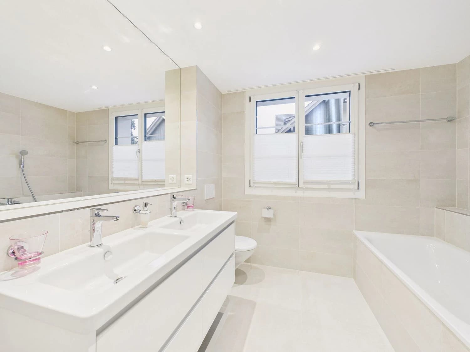 Modernes 5.5-Zimmer Reihenhaus mit praktischem Grundriss, Dorf