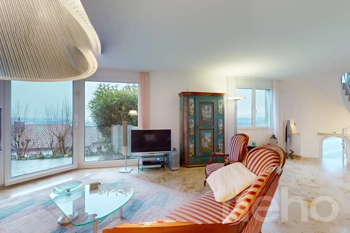 Lichtdurchflutetes Einfamilienhaus mit unverbaubarer Aussicht