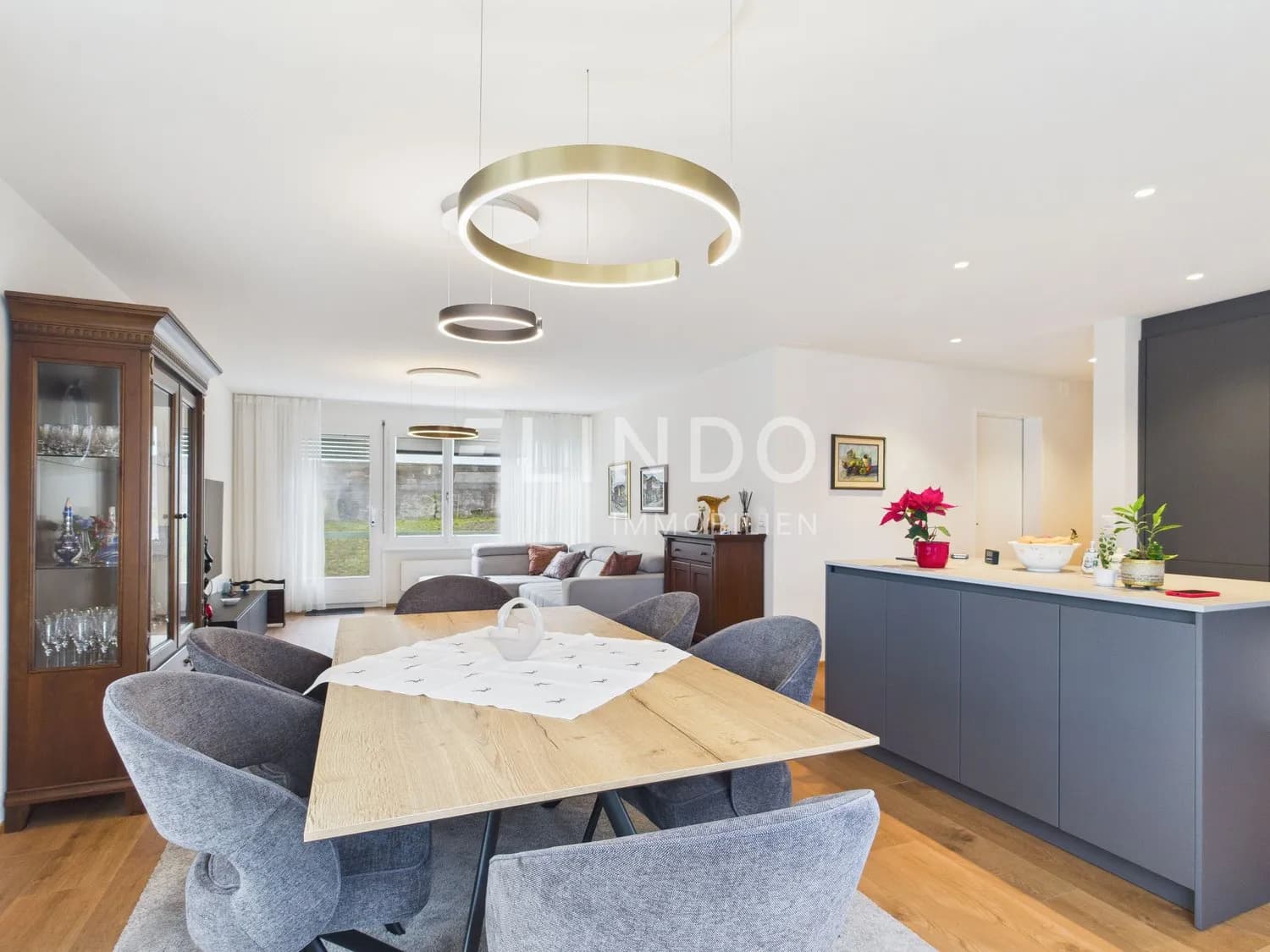 Frisch renovierte 3.5-Zimmer-Gartenwohnung mit Weitsicht in Kilchberg