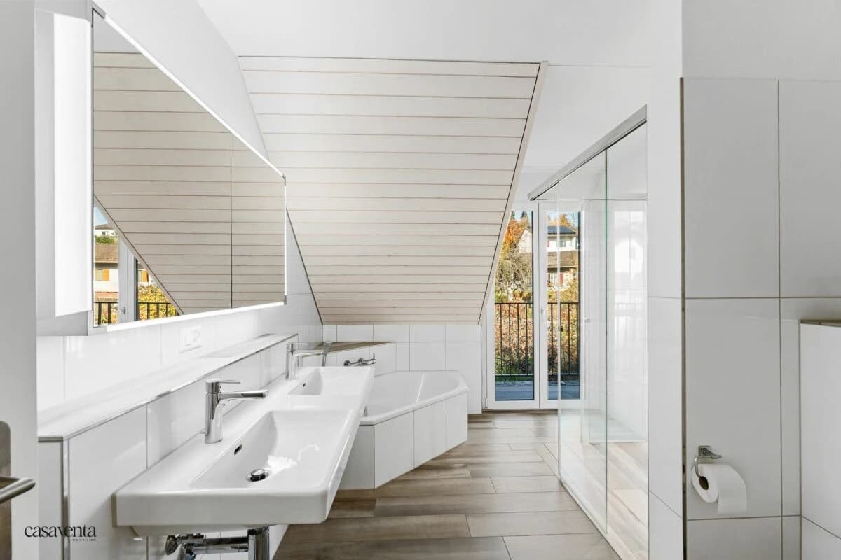 Moderne Dachmaisonette mit Einfamilienhaus-Charakter - bankengeprüft