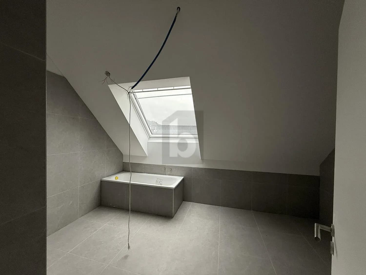 EXKLUSIV MIT GROSSER DACHTERRASSE