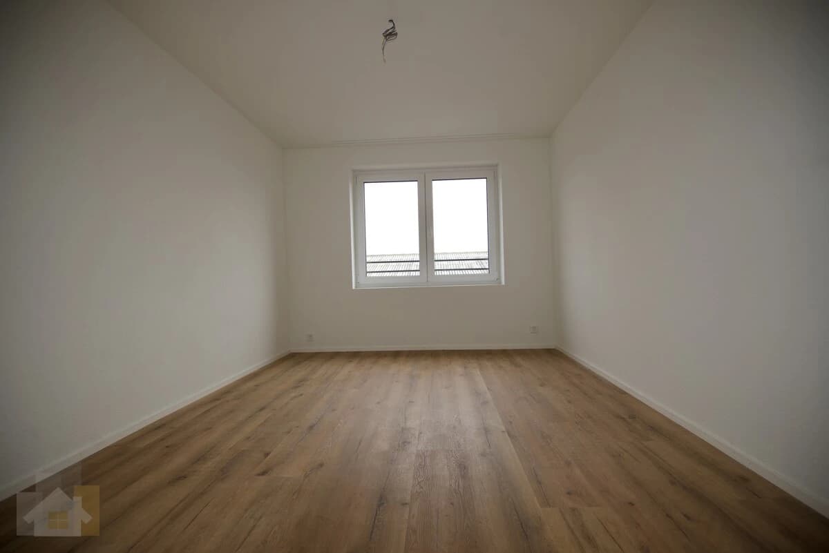 ERSTBEZUG IN TOP MODERNER WOHNUNG AN ZENTRALER LAGE