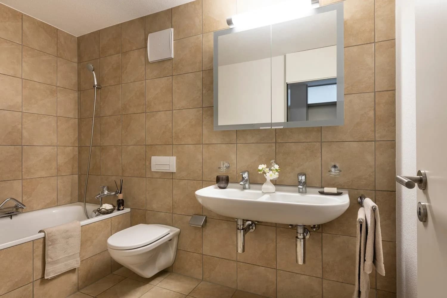 Exklusivität - Waschturm in der Wohnung.