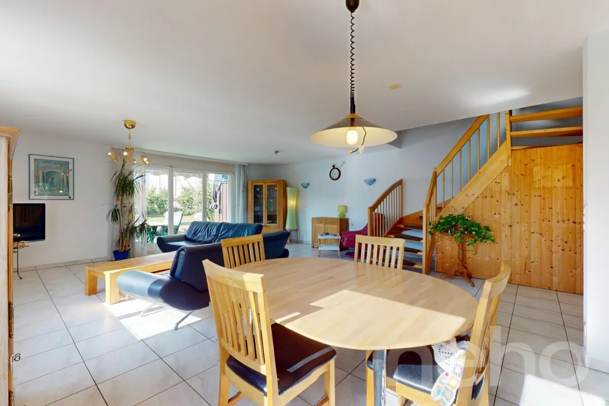 Confort, lumière et jardin privé ? superbe duplex à Morat