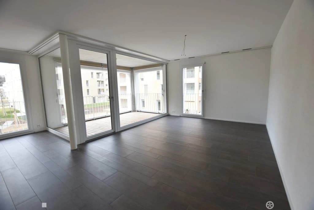 moderne 2.5-Zimmerwohnung mit Loggia zu vermieten