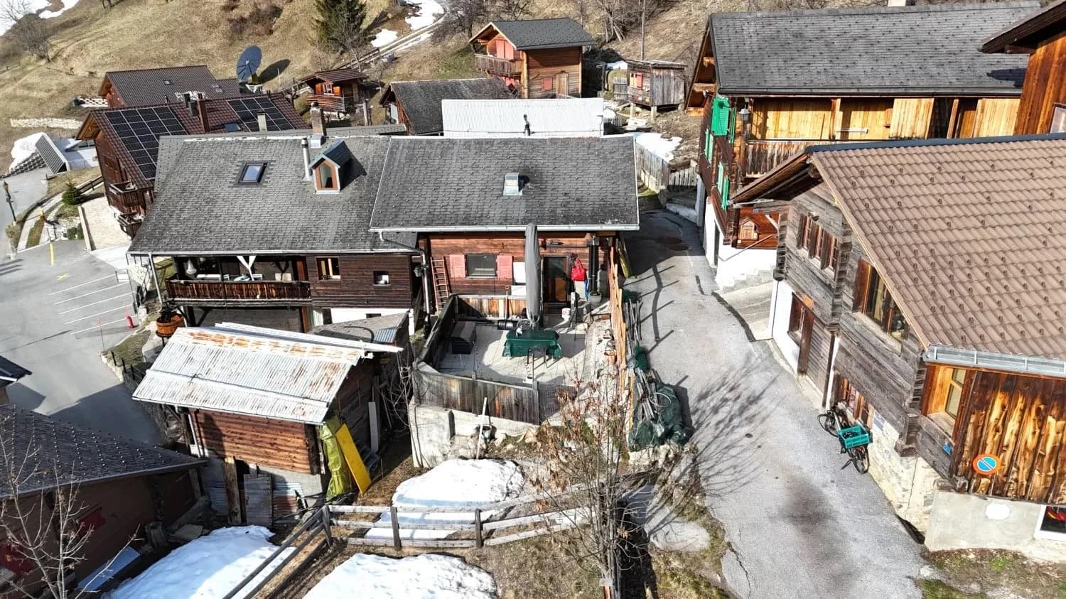 Haus mit Sitzplatz, Remise und Garage in Feschel