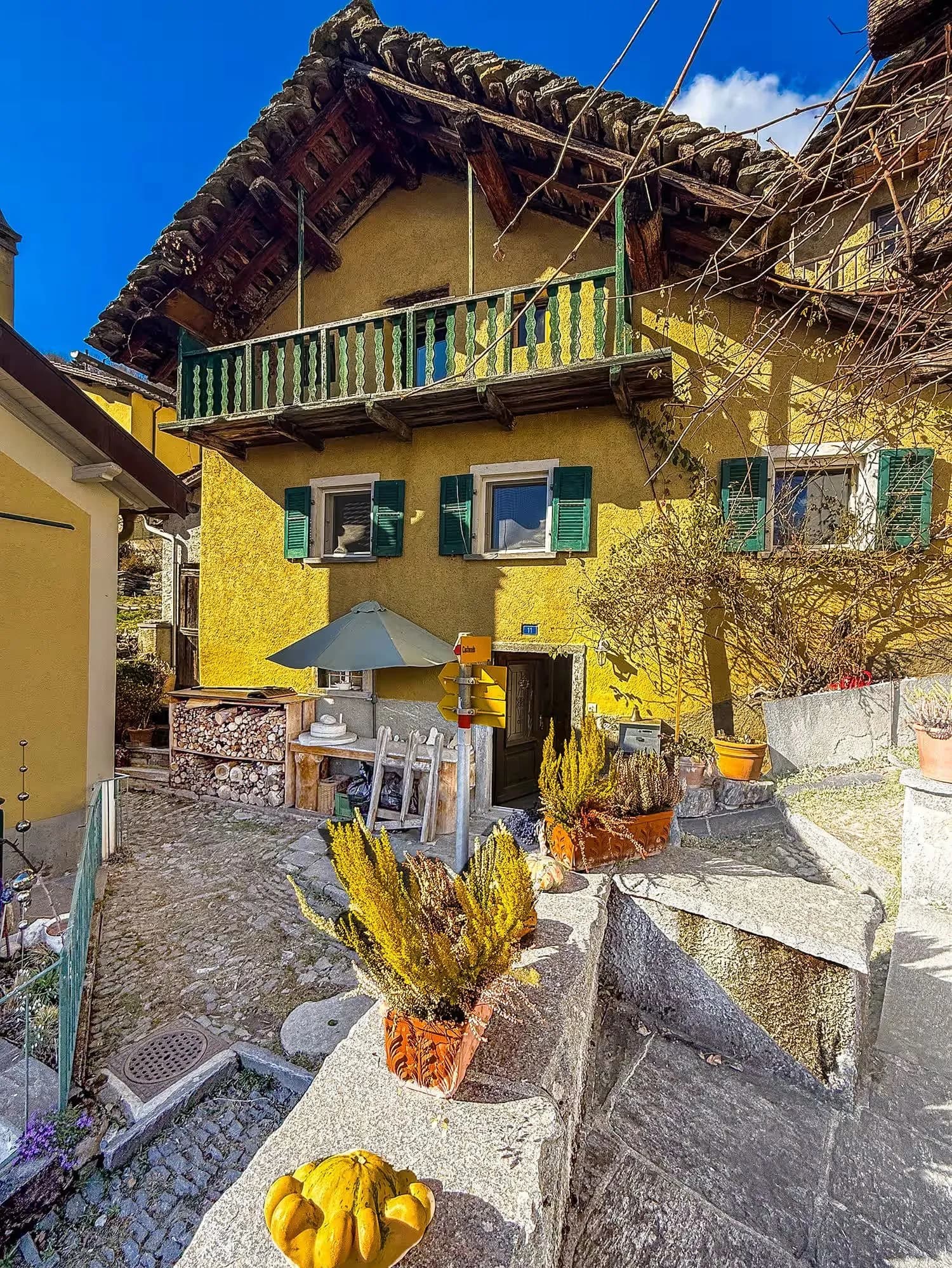 Charmantes Reihenhaus in Santa Maria Calanca mit Panoramablick