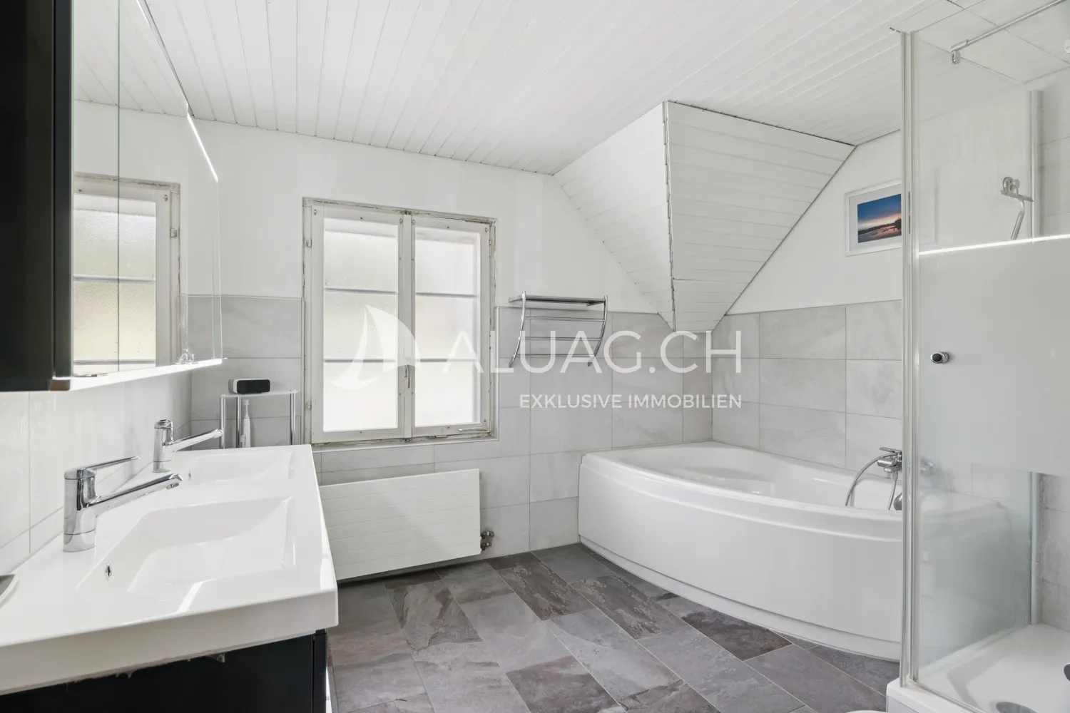 VIELSEITIGER PFERDEHOF MIT ZAHLREICHEN GESTALTUNGSMÖGLICHKEITEN