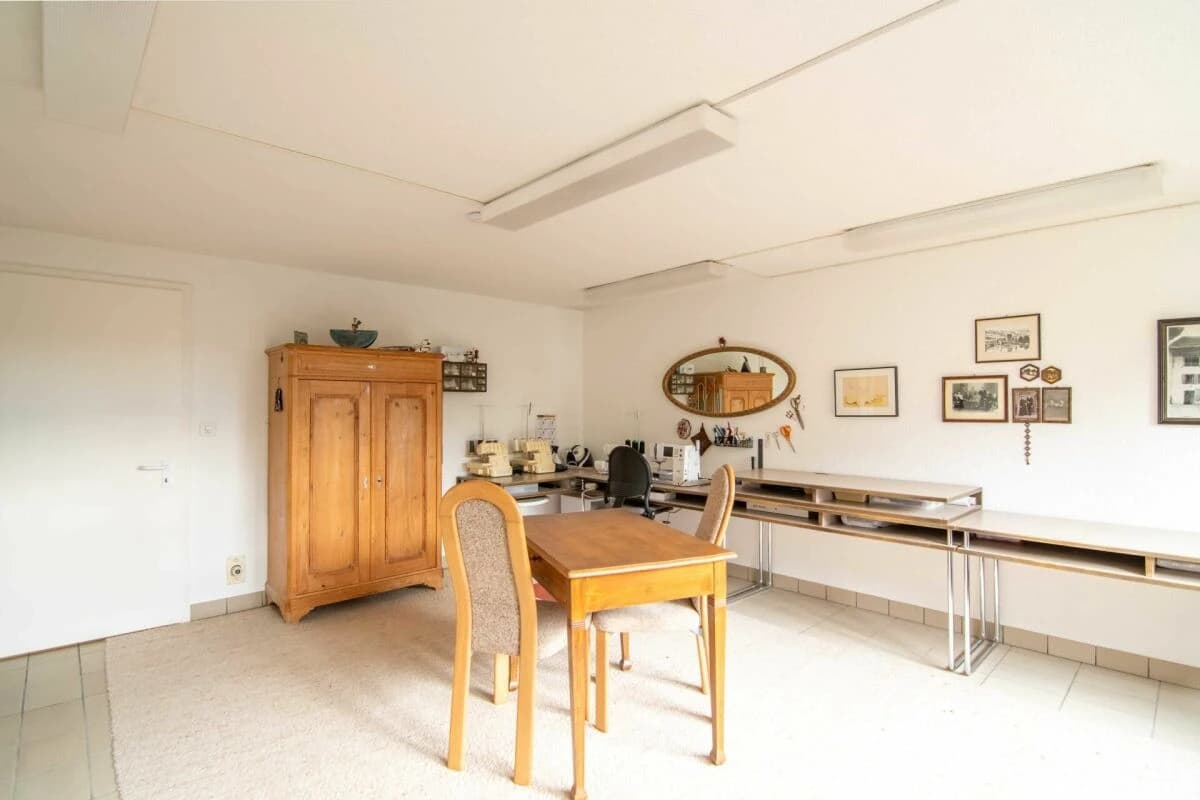 Freistehendes Wohnhaus mit separatem Nebengebäude - Arbeiten und Wohnen, Mehrgenerationen oder individuelle Wohnkonzepte