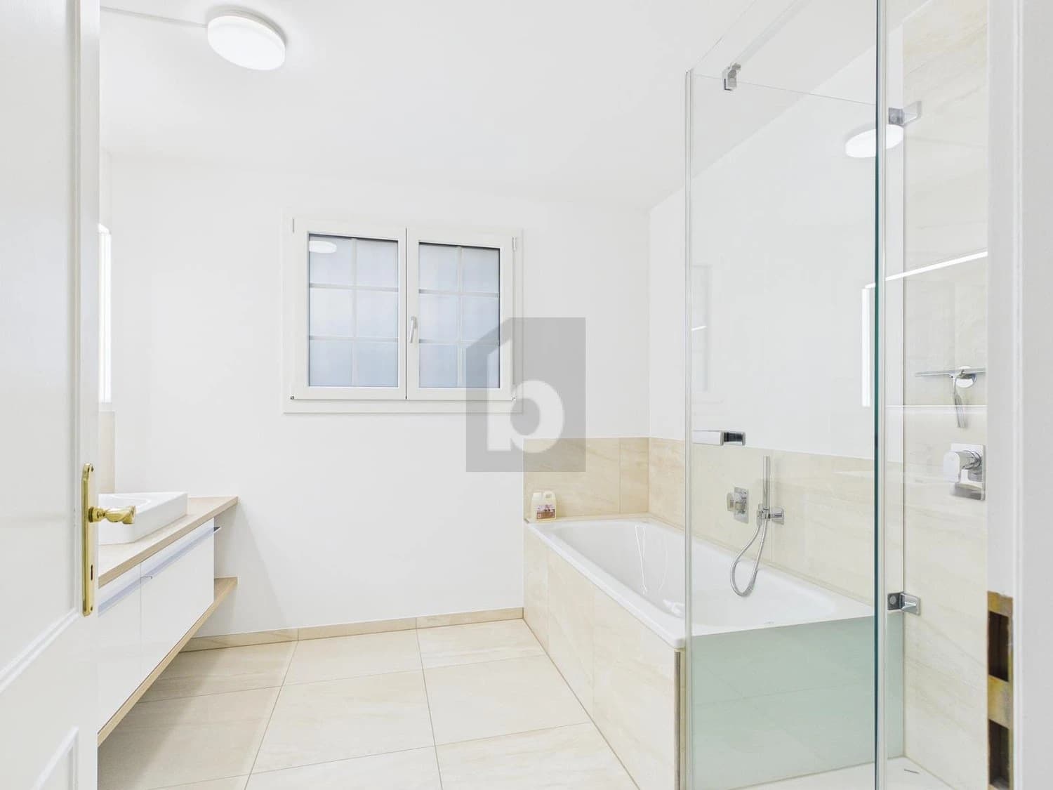 AN BESTER LAGE MIT POOL UND PANORAMASICHT!