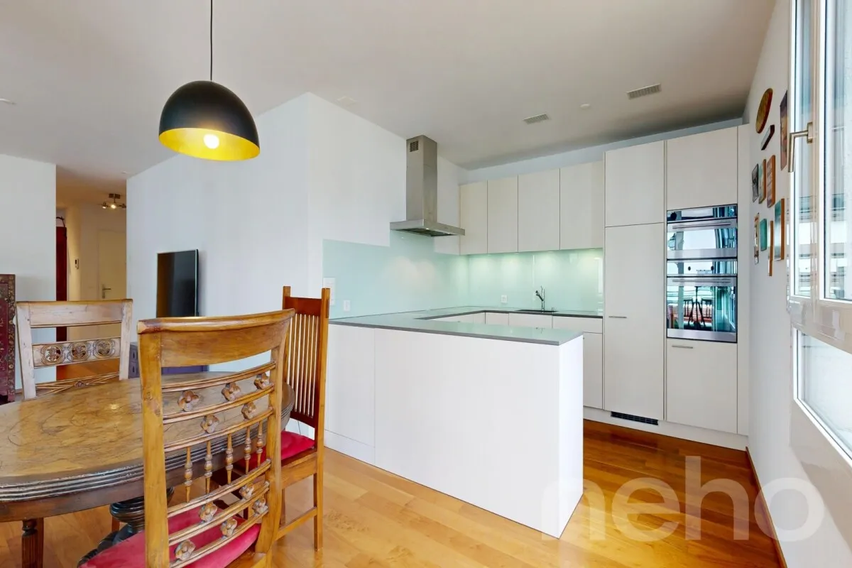 Moderne 3.5-Zimmer-Wohnung mit Westbalkon und zwei Tiefgaragenplätzen