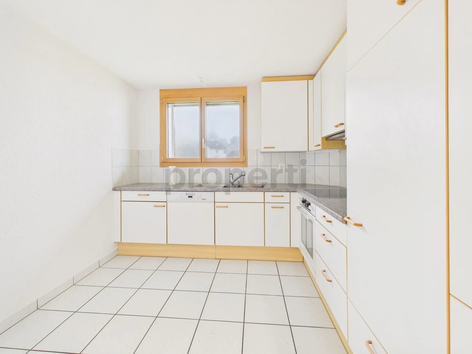 Helle 3.5-Zimmer Dachwohnung in Huttwil - Frisch renoviert!