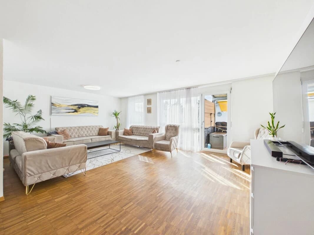 KINDERFREUNDLICH MIT BALKON UND LIFT