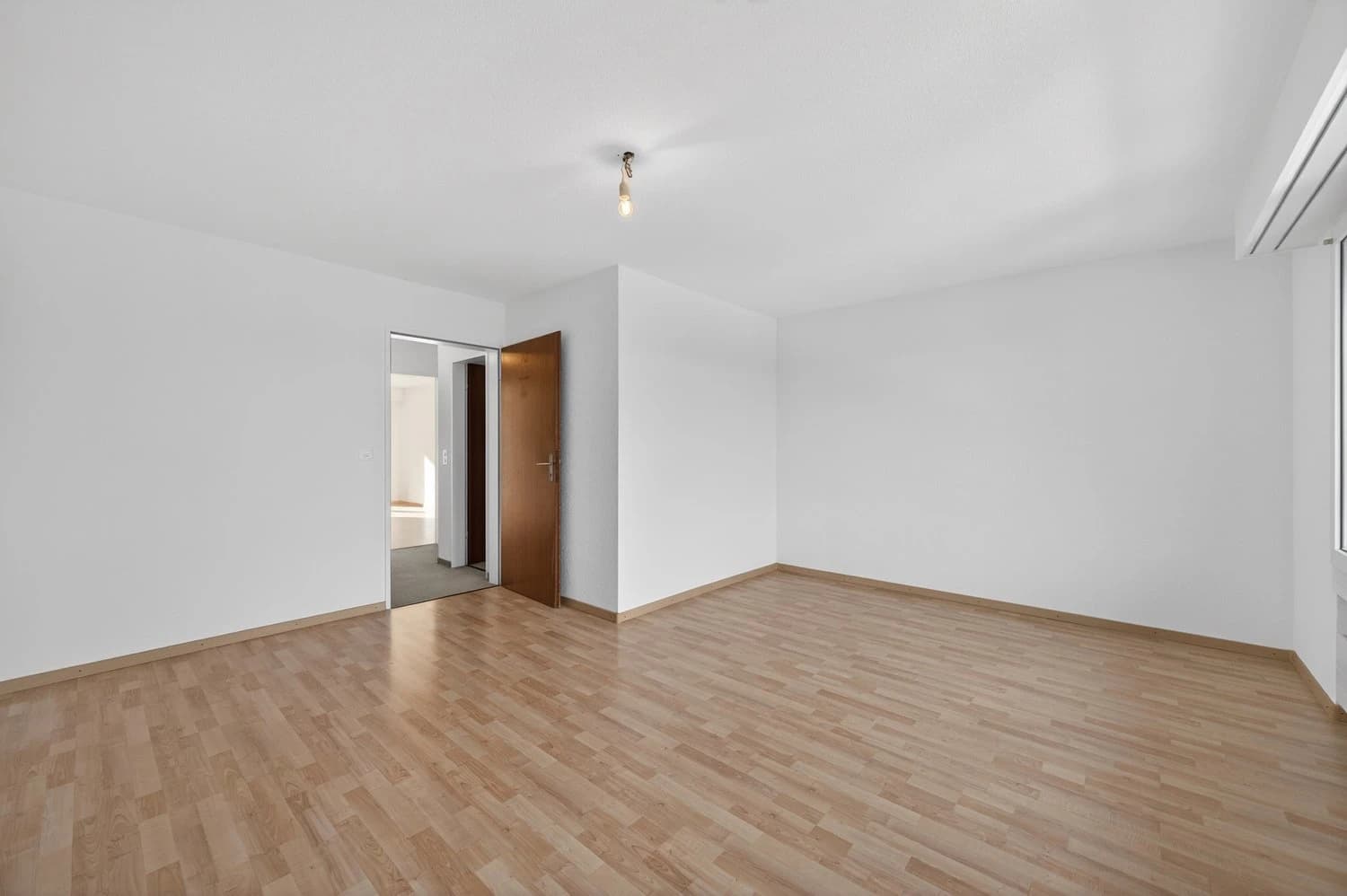 Familienidylle in Reichenburg SZ-ruhig, zentral und mit Bergblick