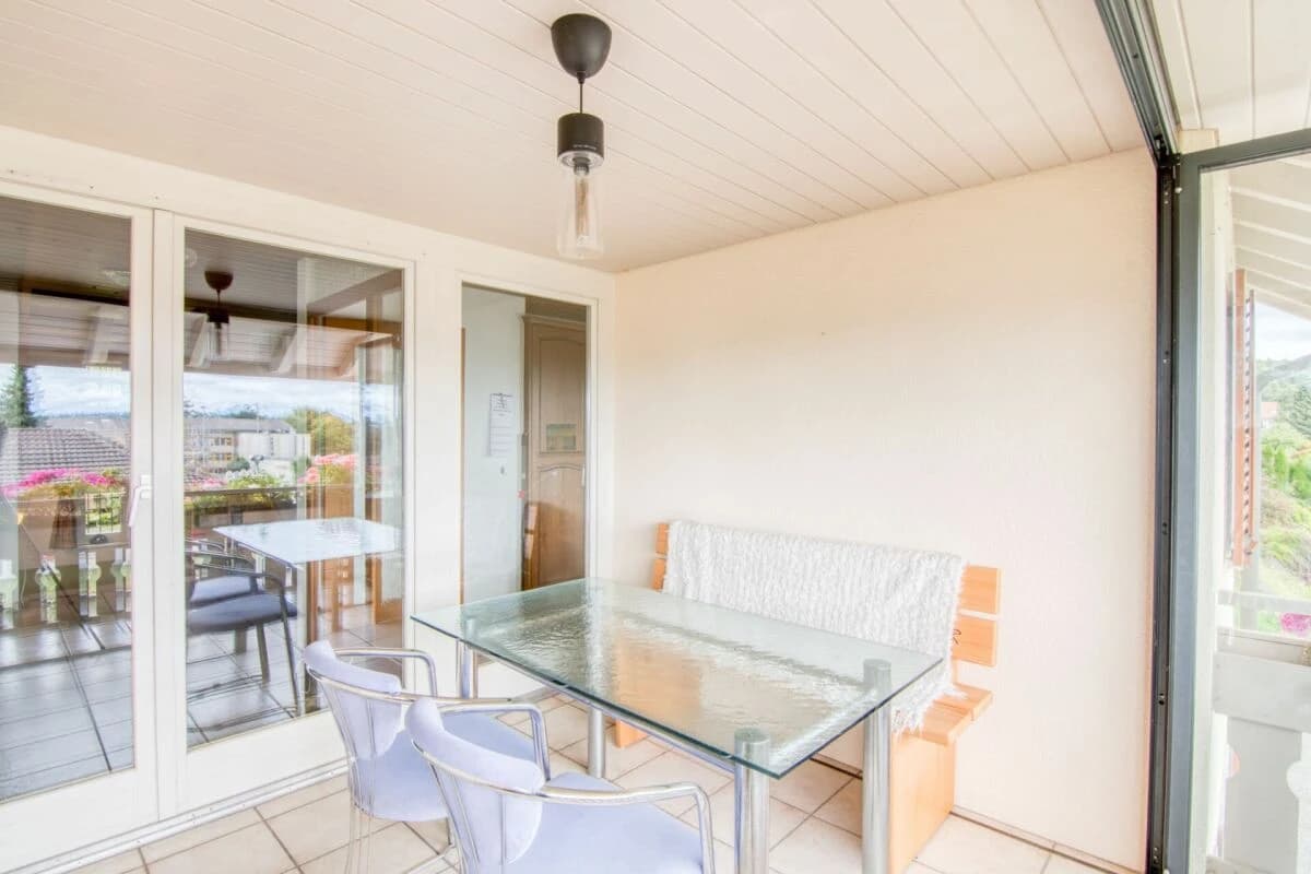 Grosszügiges 6.5-Zimmer-Einfamilienhaus mit Einliegerwohnung, Doppelgarage, 1'053 m² Gartenparadies und Weitsicht auf die Alpen