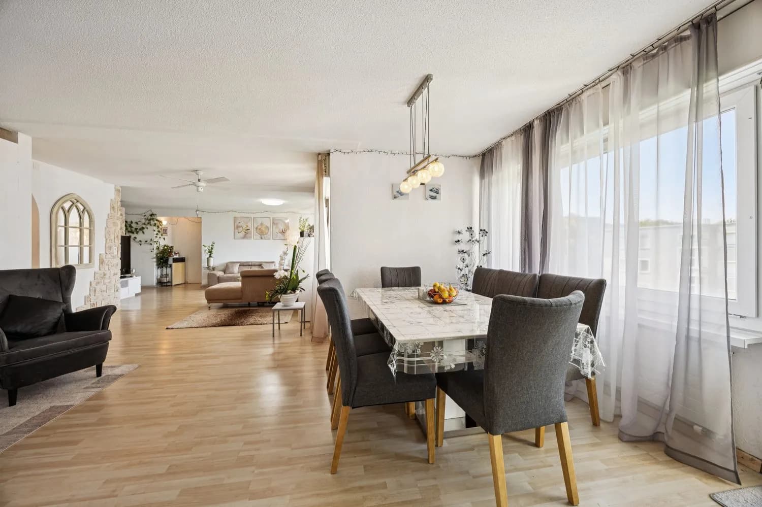 Grosszügige 6.5-Zimmerwohnung mit flexiblen Nutzungsmöglichkeiten im Herzen von Schönenwerd