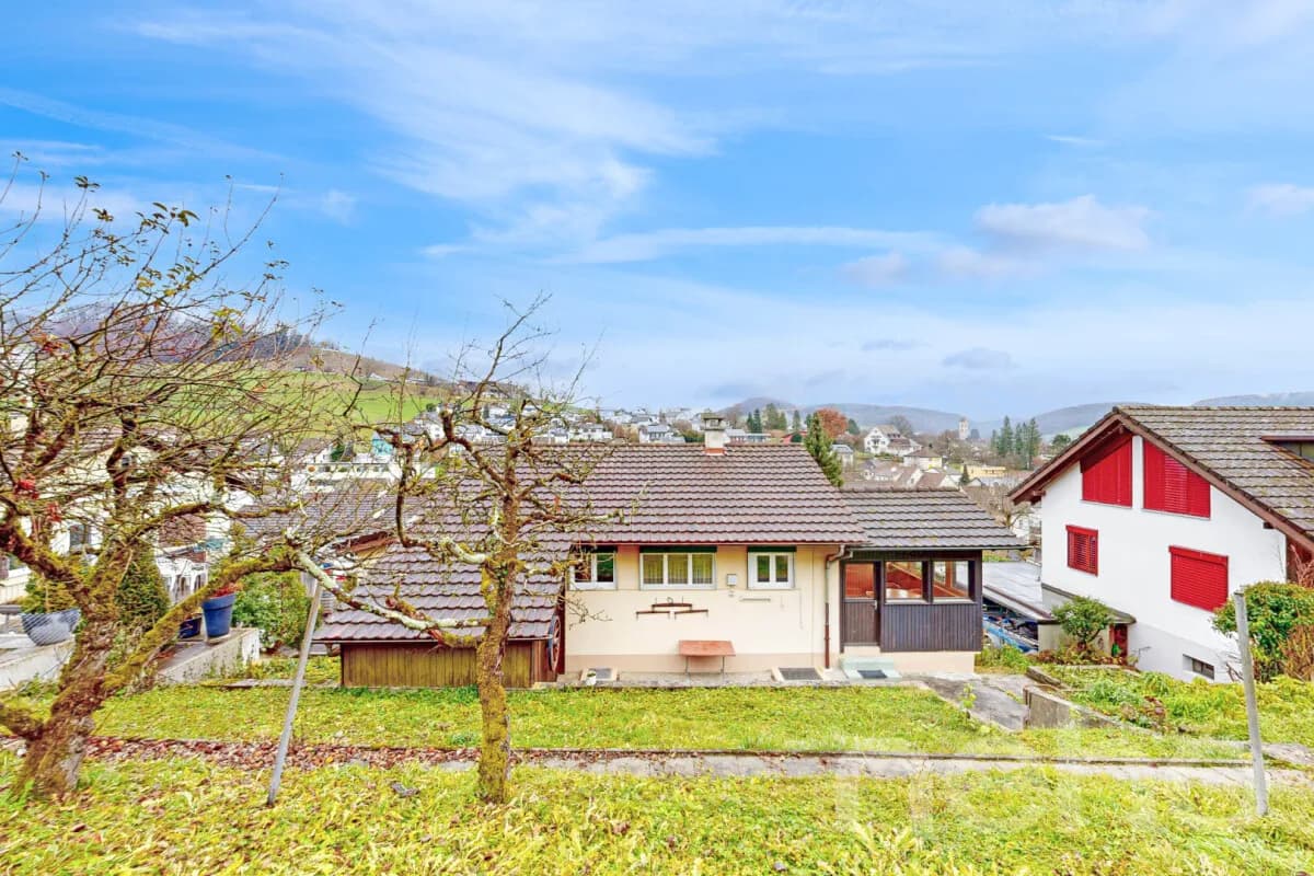 Einfamilienhaus mit grossem Garten und viel Potenzial in Gelterkinden