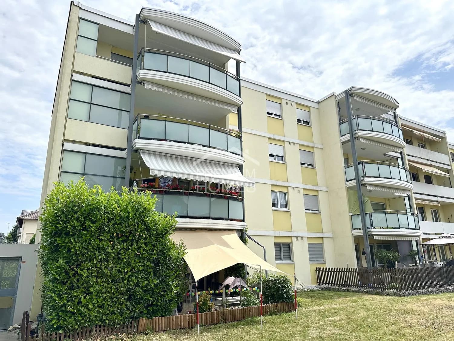 Einziehen und wohlfühlen: Helle Wohnung mit offenem Wohnkonzept