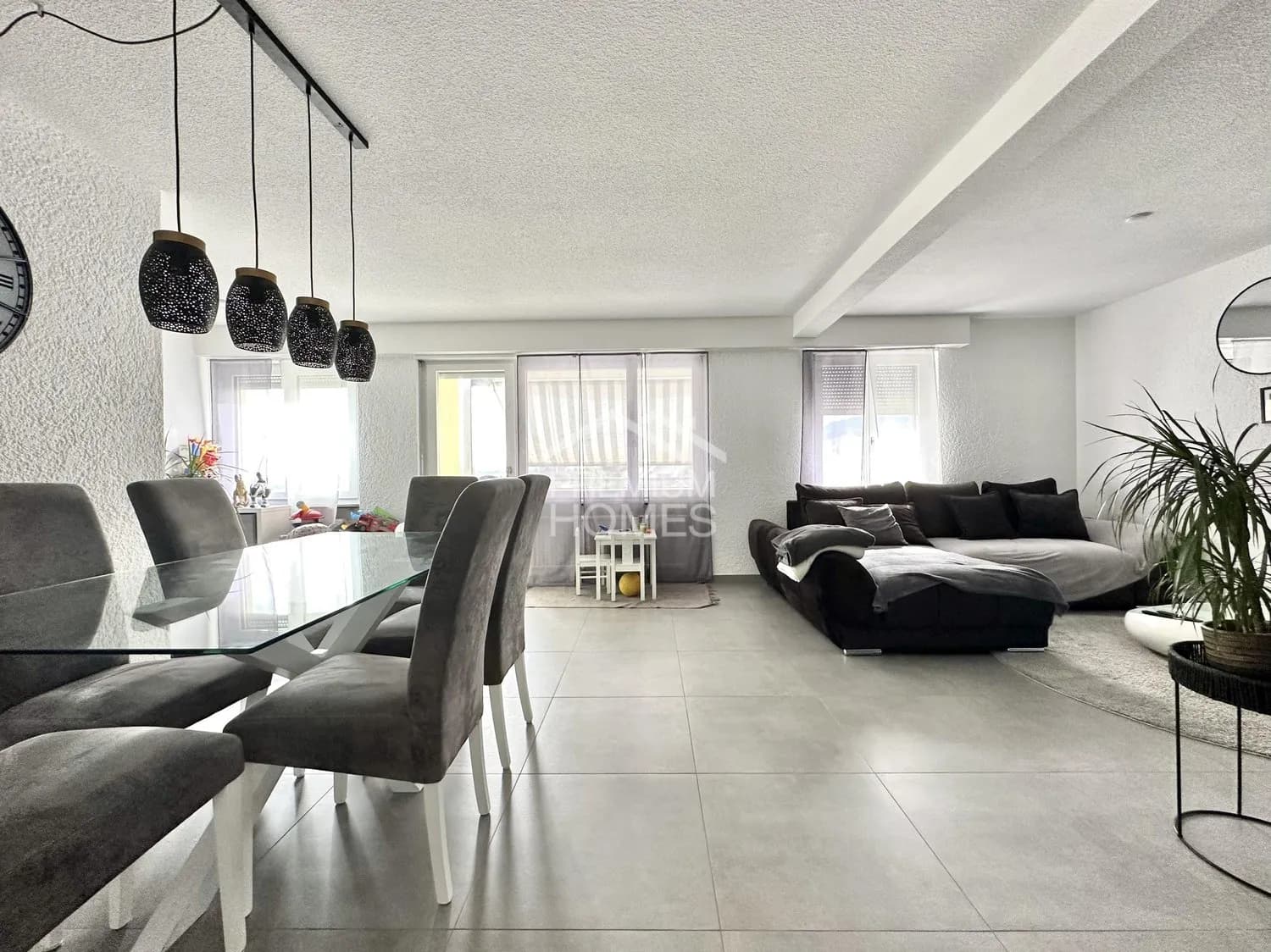 Einziehen und wohlfühlen: Helle Wohnung mit offenem Wohnkonzept