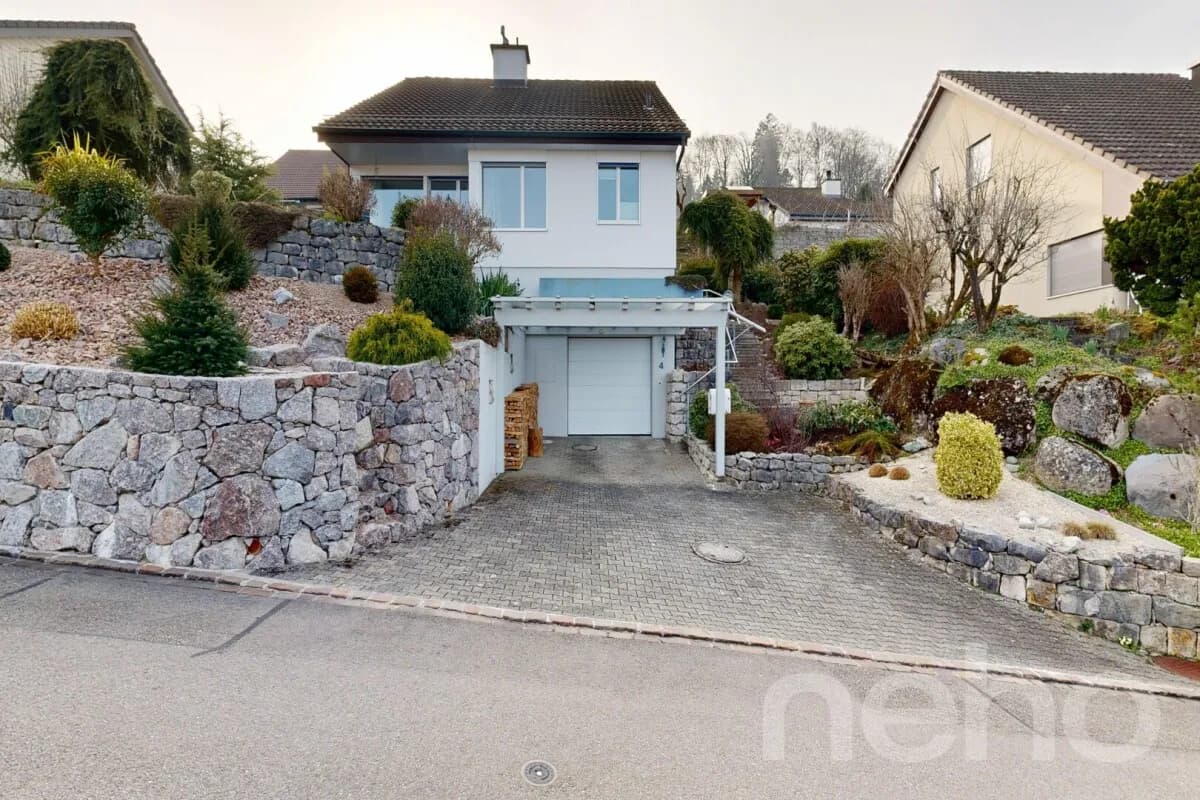 Freistehendes Einfamilienhaus in Hanglage in Rudolfstetten