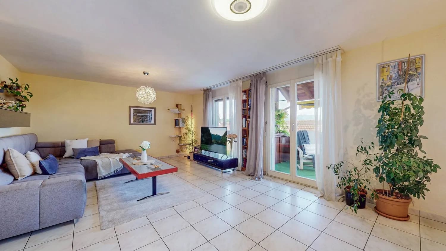 GEPFLEGTE 6.5-ZIMMER-DOPPELHAUSHÄLFTE MIT GARTEN UND BALKON