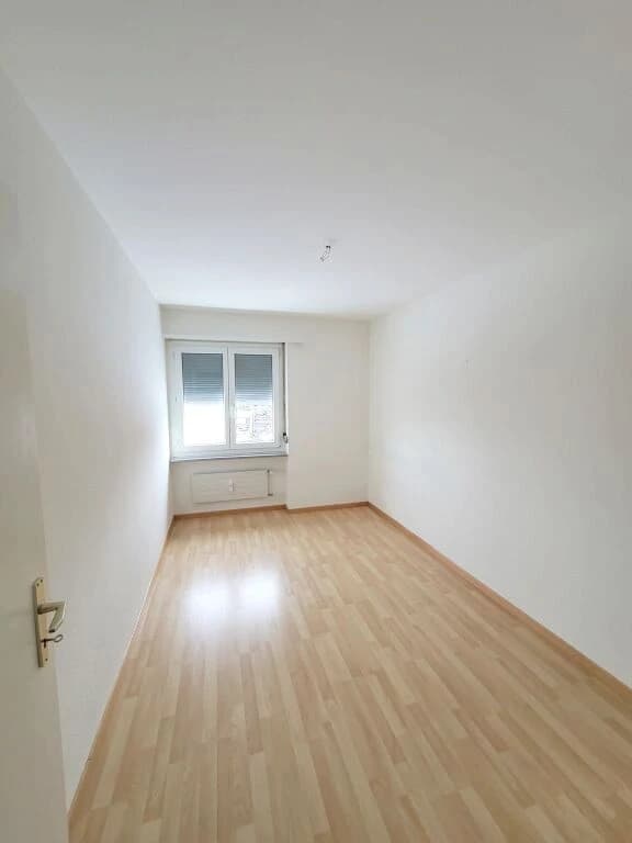 Grosszügig, sonnig und mit ATTRAKTIVEM PARKPLATZANGEBOT!