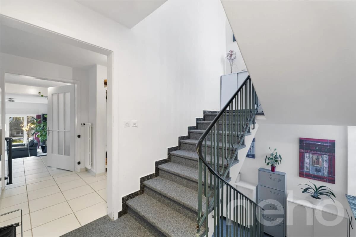 Grosses Einfamilienhaus mit Einliegerwohnung und Gartenparadies