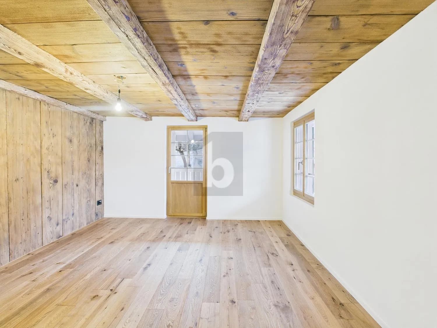 RUSTIKALE WOHLFÜHL-OASE IM DORFZENTRUM