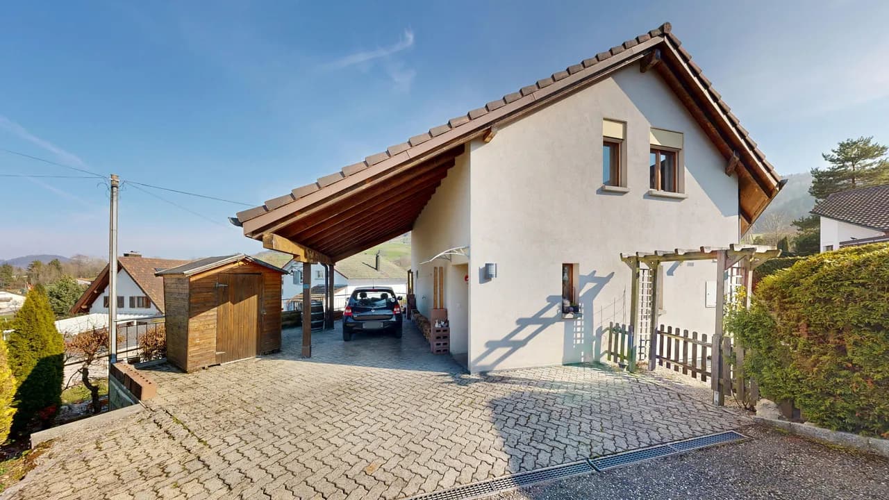 Charmantes, freistehendes 7.5-Zimmer-Einfamilienhaus mit Carport