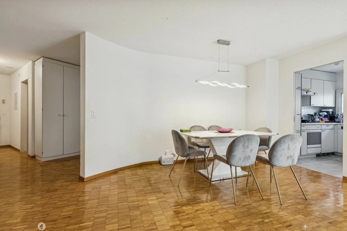 Charmante Wohnung am Zihlkanal inklusive Einstellhallenparkplatz