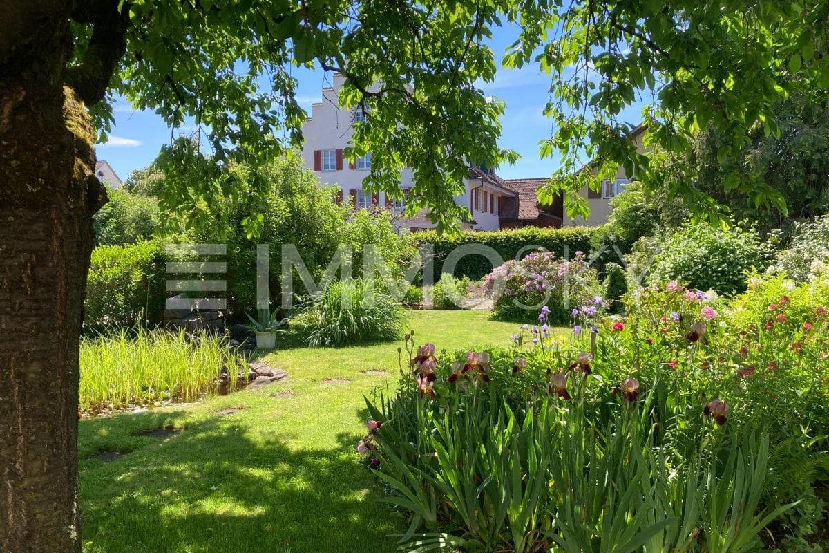 Historische Möglichkeit: Zwei Einheiten, Atelier und Ausbaupotenzial