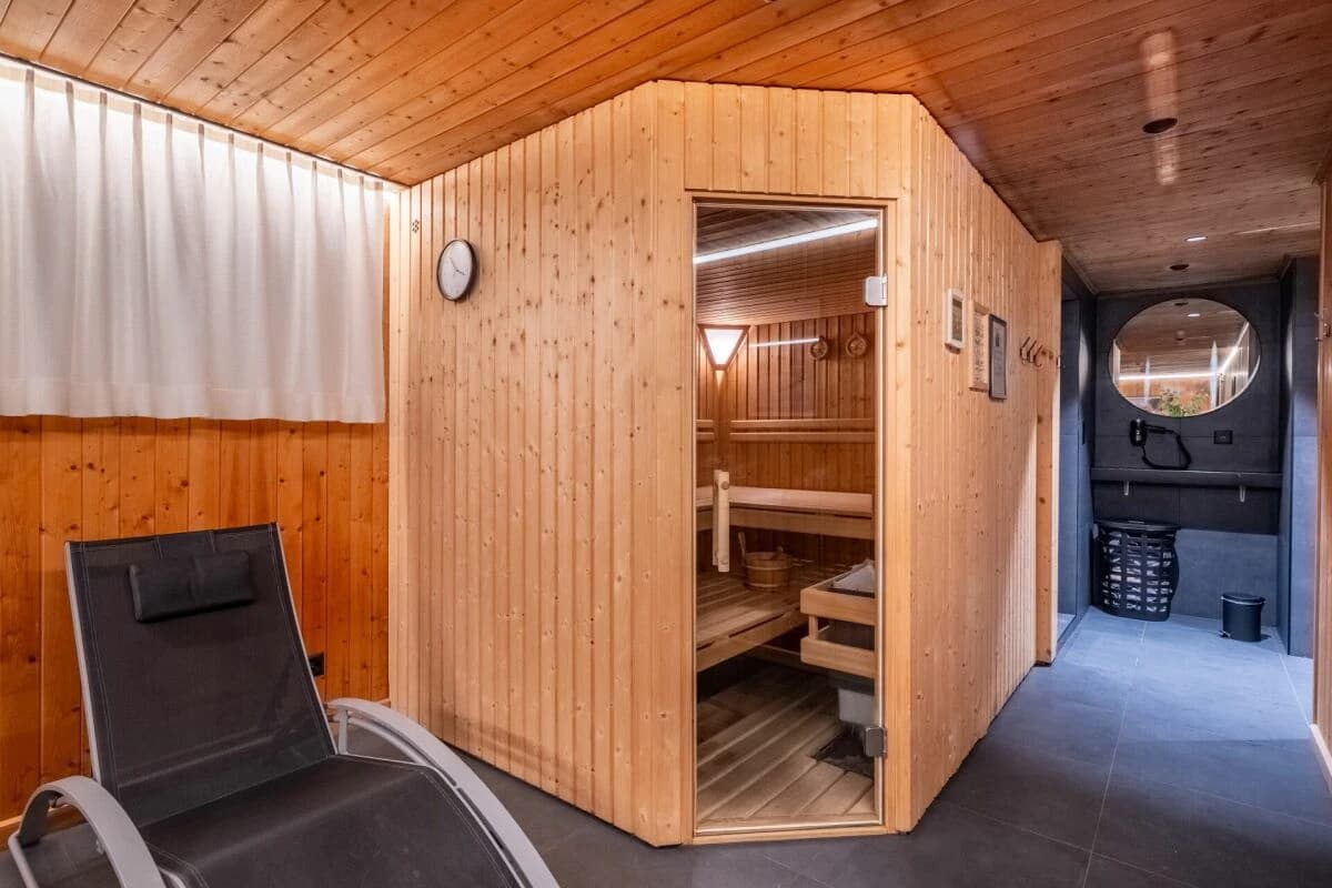Hochwertige 4.5-Zimmer-Wohnung an ruhiger Toplage in La Punt Chamues-ch
