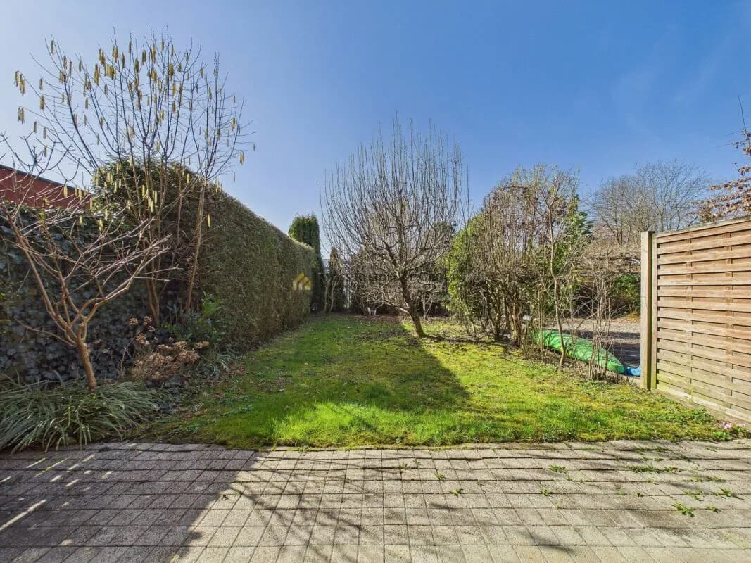 Sonniges 7.5-Zimmer Reihen-Einfamilienhaus mit Garten, Balkon und Bergsicht