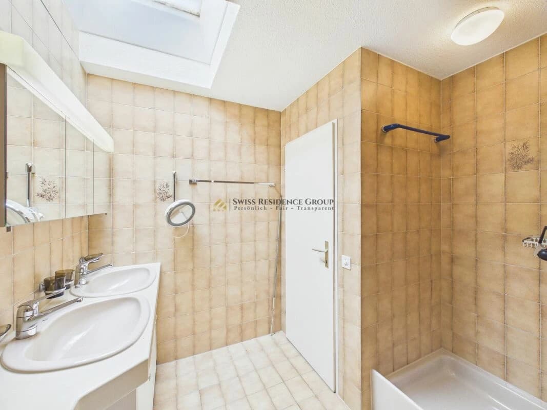 Sonniges 7.5-Zimmer Reihen-Einfamilienhaus mit Garten, Balkon und Bergsicht