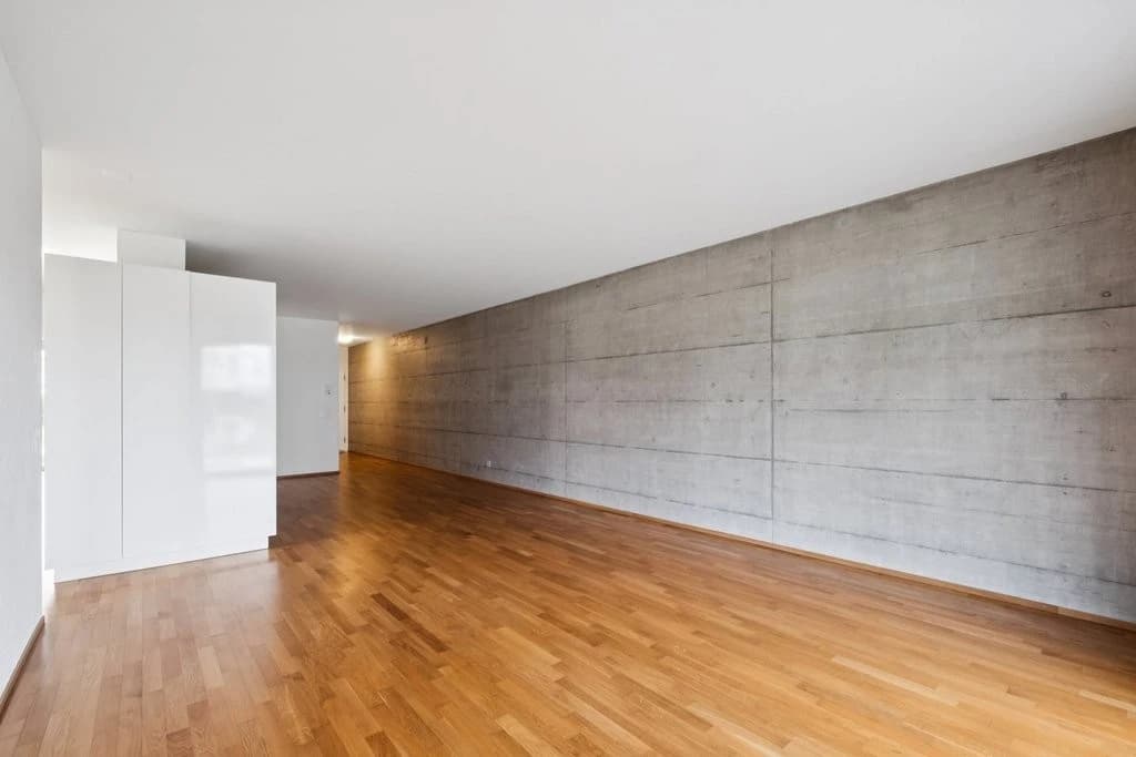 Viel Wohnraum und zwei gedeckte Sitzplätze